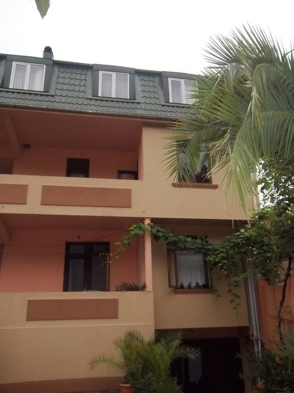 Temo'S Guesthouse Sarpi Εξωτερικό φωτογραφία